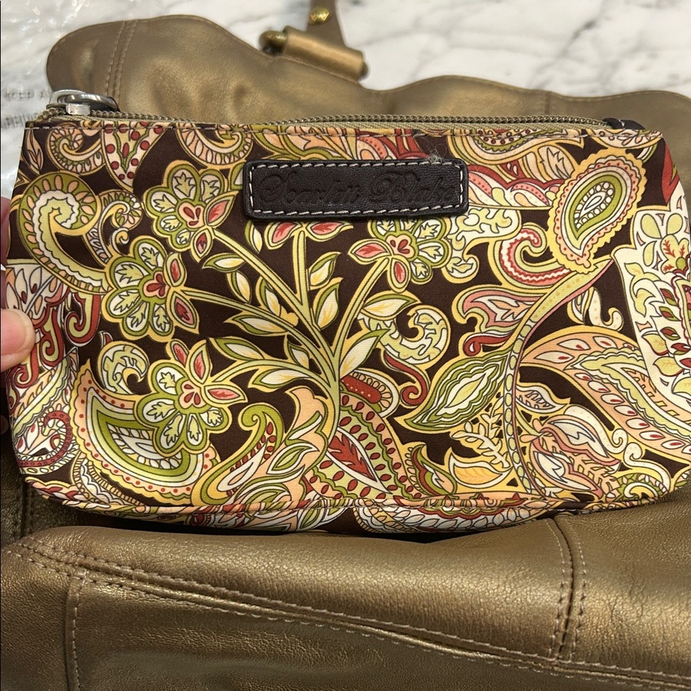 Chic Gold Shoulder Bag - Picture 6 of 8